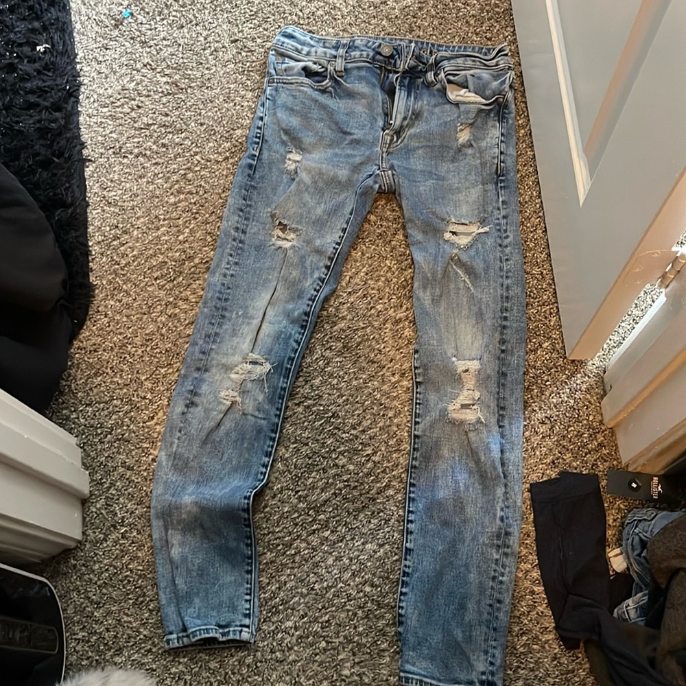 Men size 28x30 American Eagle ripped jeans